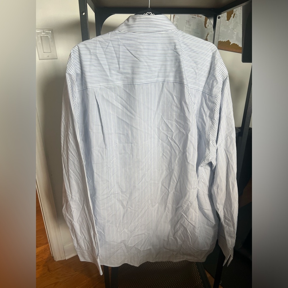 Button up - Picture 2 of 3